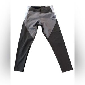 CALVIN KLEIN Performance Stretch Black and Gray Colorblock Leggings. Excellent